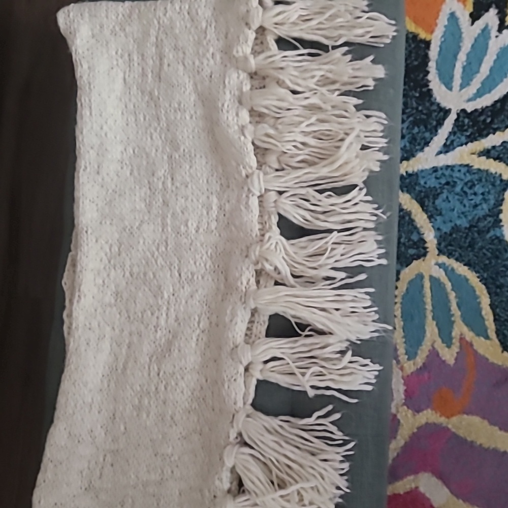 Scarf...wrap - Picture 4 of 4